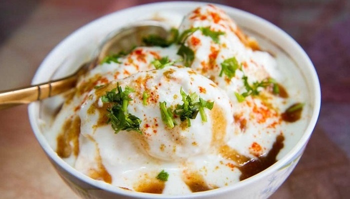 10 Famous Street Foods in Delhi: Quick Quide to Satisfy your Cravings