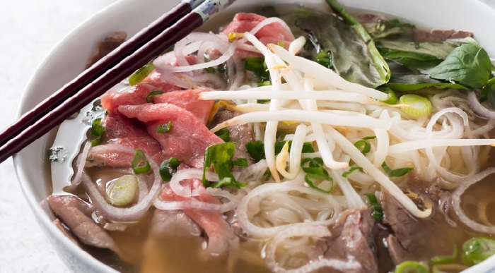 Vietnamese Street Food: 13 Best Street Foods in Hanoi &#038; Saigon